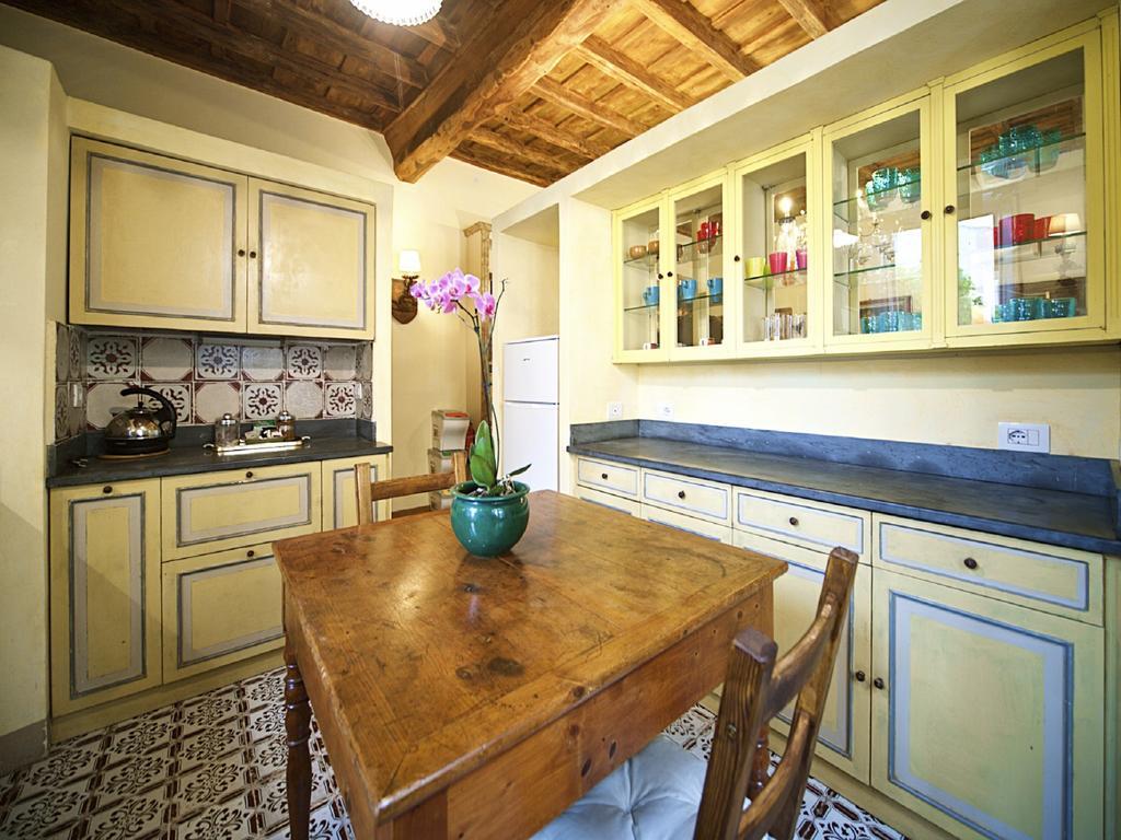 Charming Trastevere Apartment Рим Экстерьер фото