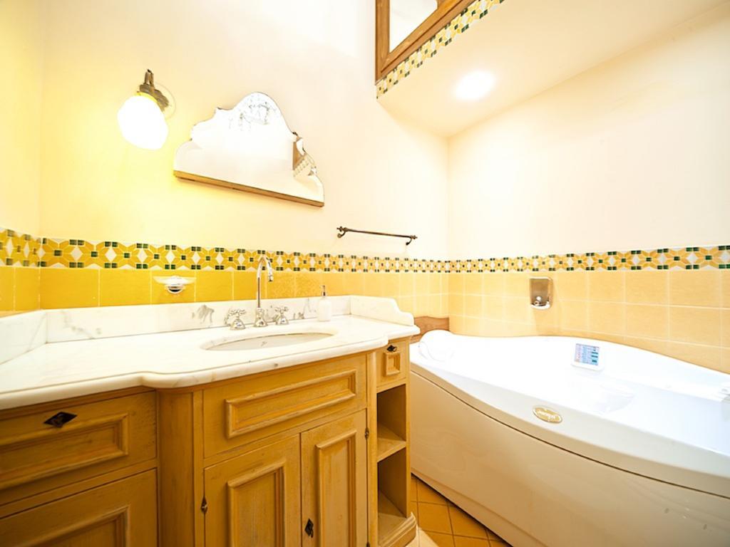Charming Trastevere Apartment Рим Экстерьер фото